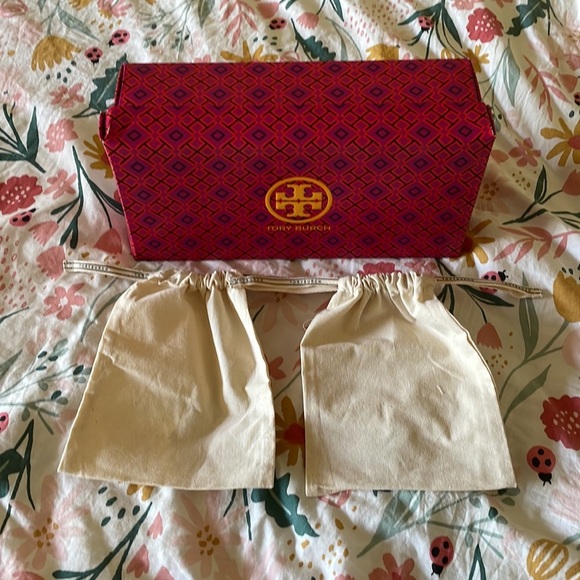 Tory Burch Dustbag Set - Picture 5 of 5